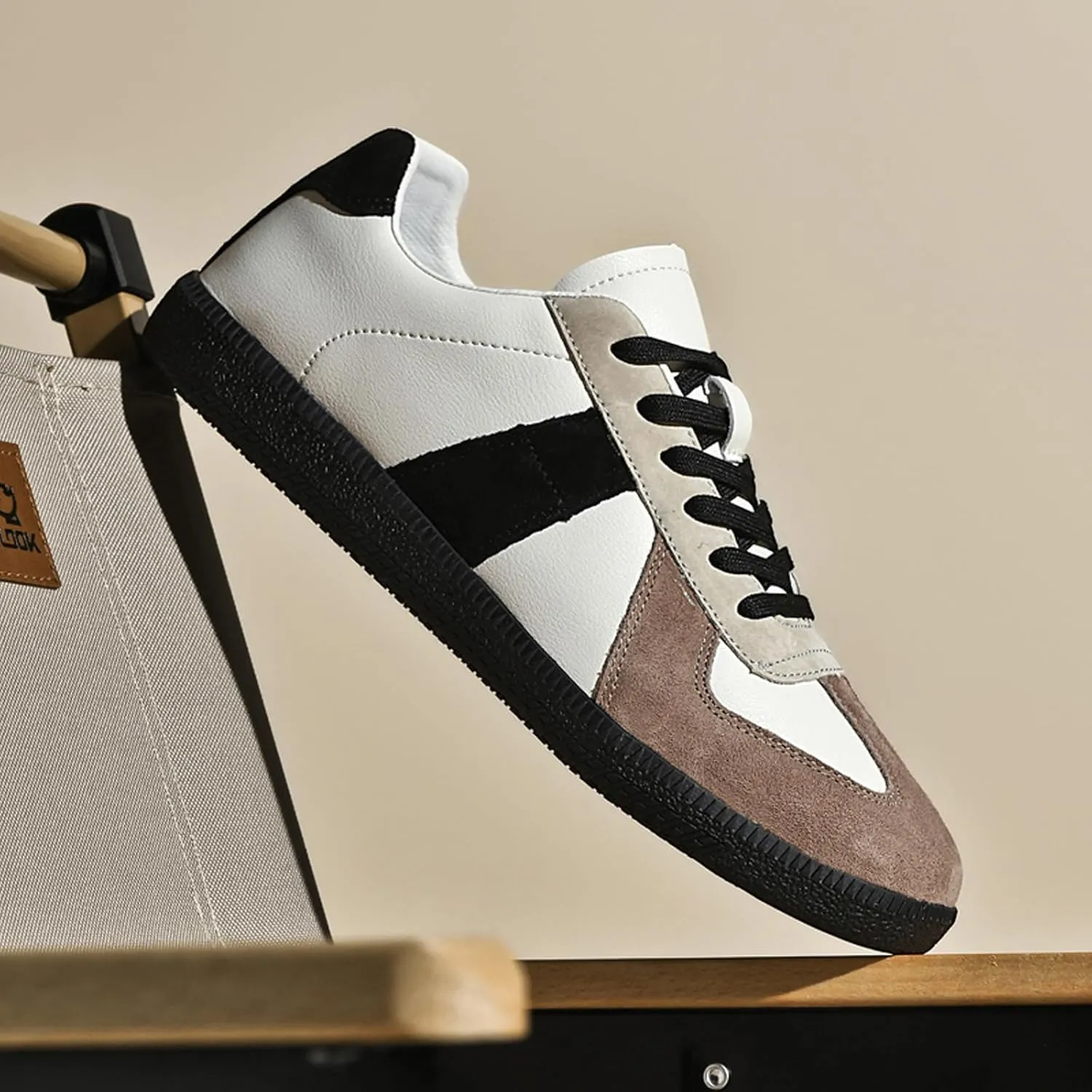 CERYTHRINA Womens Retro Sneakers: Low-top Tennis Shoes - Skateboarding Fashion Sneakers - Casual Versatile Park Flats for Travel Walking