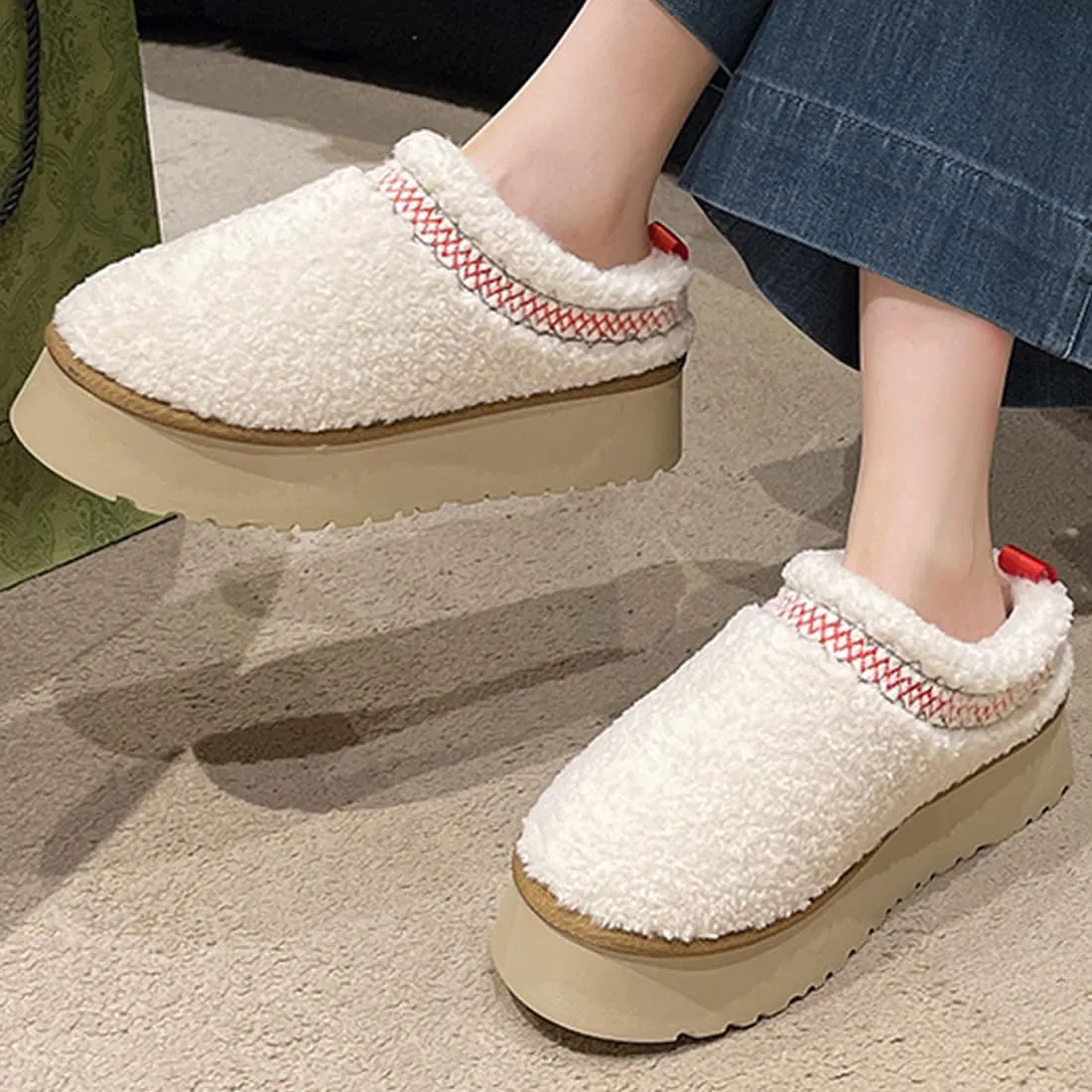Harssidanzar Women's Platform Slippers Fleece Lined Boots Anti-Slip Snow Platform Slippers Winter House Shoes Indoor and Outdoor KL506US