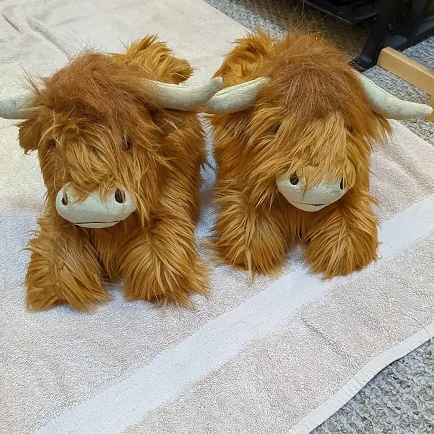 LELEBEAR Highland Cow Slippers, Plush Animal Slippers, Home Indoor Soft Anti-Slip Cute Slippers for Women and Men