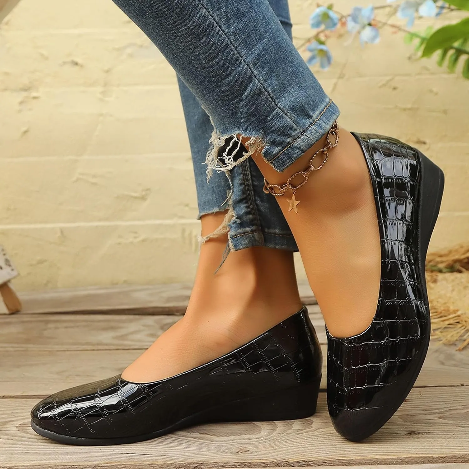 Women's Comfortable Loafers Soft Leather Slip on Casual Outdoor Sandals Round Toe Driving Flat Work Walking Shoes for Women Dressy Low Heels Orthopedic Sandals ﻿