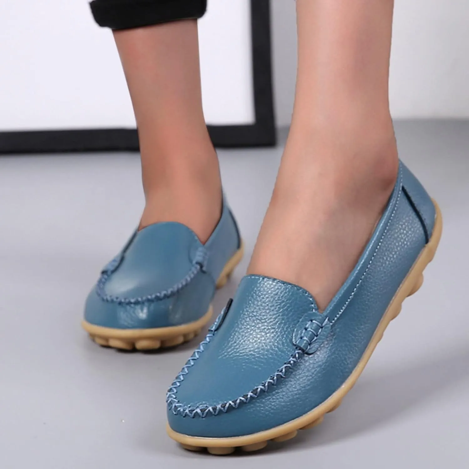 Women's Comfortable Loafers Soft Leather Slip on Casual Outdoor Sandals Round Toe Driving Flat Work Walking Shoes for Women Dressy Low Heels Orthopedic Sandals ﻿
