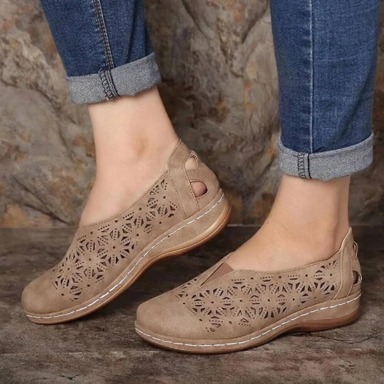 Womens Flat Sandals Slip on Platform Wedge Sandals Hollow Out Breathable Loafers, Wide Closed Toe Flat Wedges Non-Slip Orthopedic Shoes Beach Outdoor Walking Slippers