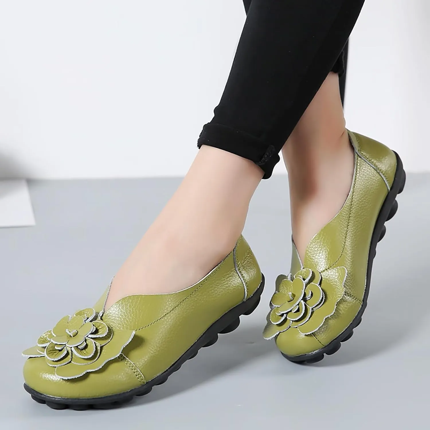 Women's Leather Flowers Loafers Lightweight Comfortable Round Toe Soft Bottom Walking Shoes Summer Casual Slip On Moccasins Driving Flats Outdoor Work Shoes